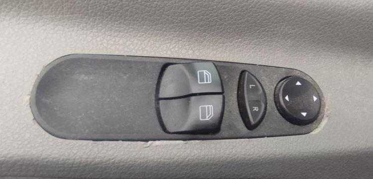 VOLKSWAGEN CRAFTER 35 2,5TDI DPF FOURGON MOYEN 109CV – DIESEL – 315360 KMS – ANNEE 2009 BLANC DA-144-RS