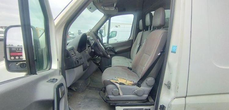 VOLKSWAGEN CRAFTER 35 2,5TDI DPF FOURGON MOYEN 109CV – DIESEL – 315360 KMS – ANNEE 2009 BLANC DA-144-RS