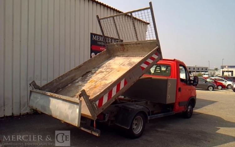 IVECO 35C13 BENNE SIMPLE CABINE COFFRE ROUGE DD-100-VM