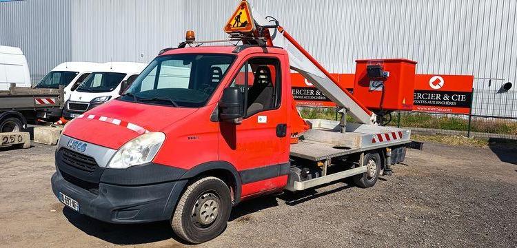 IVECO 35S11 AVEC NACELLE MULTITEL 160ALUDS 16M – DIESEL – 3462 HEURES – 69060 KMS ROUGE DD-697-AF