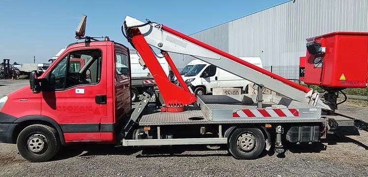IVECO 35S11 AVEC NACELLE MULTITEL 160ALUDS 16M – DIESEL – 3462 HEURES – 69060 KMS ROUGE DD-697-AF