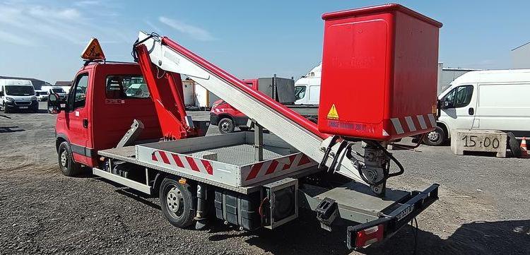 IVECO 35S11 AVEC NACELLE MULTITEL 160ALUDS 16M – DIESEL – 3462 HEURES – 69060 KMS ROUGE DD-697-AF