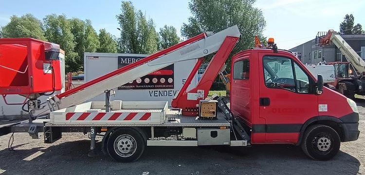 IVECO 35S11 AVEC NACELLE MULTITEL 160ALUDS 16M – DIESEL – 3462 HEURES – 69060 KMS ROUGE DD-697-AF