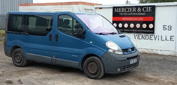 RENAULT TRAFIC 2 L1H1 1000 KGS 1,9 DCI COMBI COURT 100CV – DIESEL – 405062 KMS – AN 2005 BLEU DE-084-DV