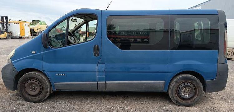 RENAULT TRAFIC 2 L1H1 1000 KGS 1,9 DCI COMBI COURT 100CV – DIESEL – 405062 KMS – AN 2005 BLEU DE-084-DV