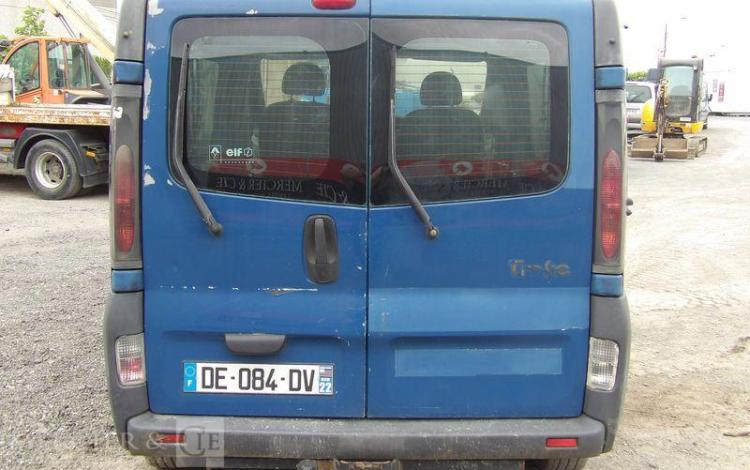 RENAULT TRAFIC 2 L1H1 1000 KGS 1,9 DCI COMBI COURT 100CV – DIESEL – 405062 KMS – AN 2005 BLEU DE-084-DV