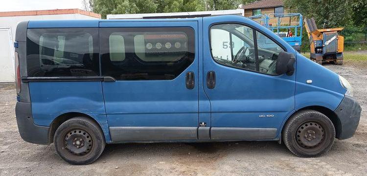RENAULT TRAFIC 2 L1H1 1000 KGS 1,9 DCI COMBI COURT 100CV – DIESEL – 405062 KMS – AN 2005 BLEU DE-084-DV
