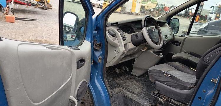 RENAULT TRAFIC 2 L1H1 1000 KGS 1,9 DCI COMBI COURT 100CV – DIESEL – 405062 KMS – AN 2005 BLEU DE-084-DV