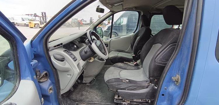 RENAULT TRAFIC 2 L1H1 1000 KGS 1,9 DCI COMBI COURT 100CV – DIESEL – 405062 KMS – AN 2005 BLEU DE-084-DV