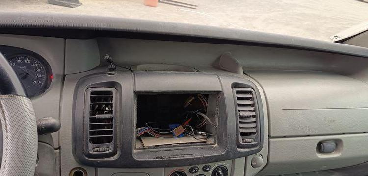 RENAULT TRAFIC 2 L1H1 1000 KGS 1,9 DCI COMBI COURT 100CV – DIESEL – 405062 KMS – AN 2005 BLEU DE-084-DV