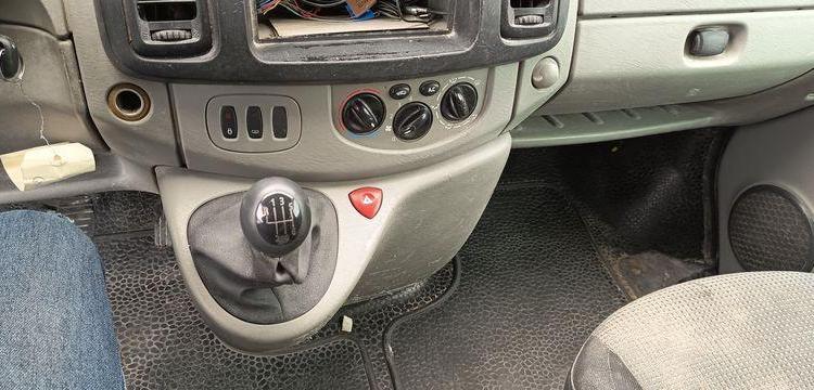 RENAULT TRAFIC 2 L1H1 1000 KGS 1,9 DCI COMBI COURT 100CV – DIESEL – 405062 KMS – AN 2005 BLEU DE-084-DV