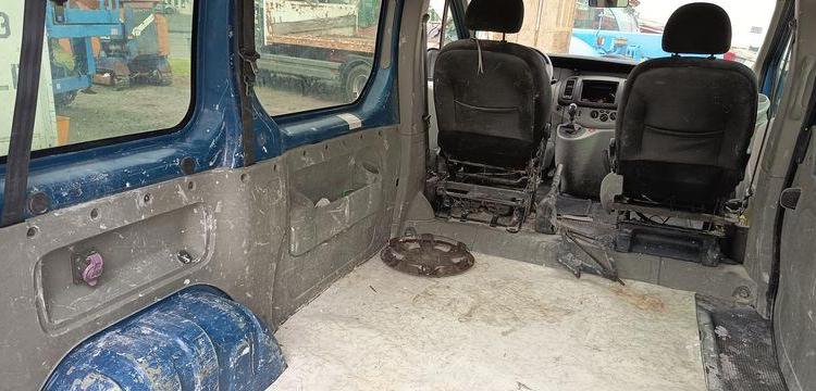 RENAULT TRAFIC 2 L1H1 1000 KGS 1,9 DCI COMBI COURT 100CV – DIESEL – 405062 KMS – AN 2005 BLEU DE-084-DV