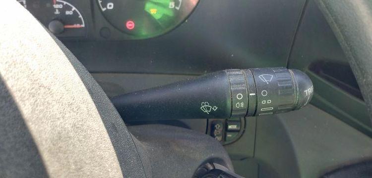 IVECO 35C13 BENNE AVEC COFFRE ACIER DIESEL – 144336 KMS – ANNEE 2014 ROUGE DE-379-MZ