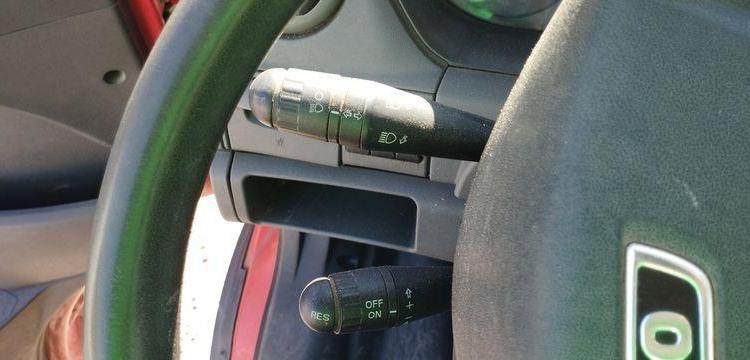 IVECO 35C13 BENNE AVEC COFFRE ACIER DIESEL – 144336 KMS – ANNEE 2014 ROUGE DE-379-MZ