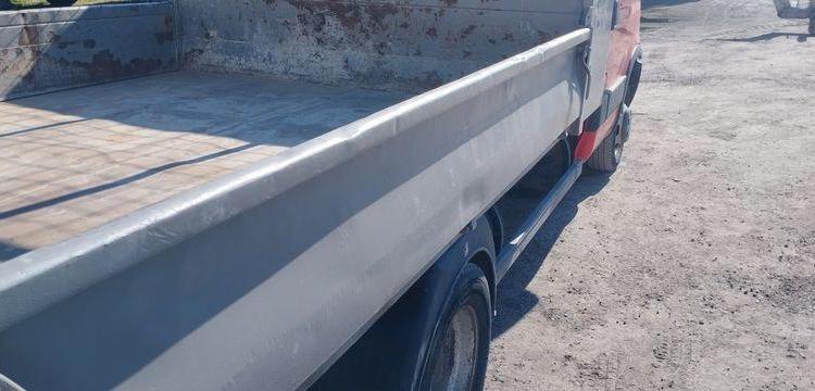 IVECO 35C13 BENNE AVEC COFFRE ACIER DIESEL – 144336 KMS – ANNEE 2014 ROUGE DE-379-MZ