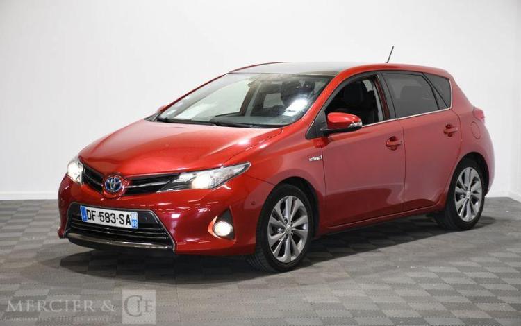 TOYOTA AURIS HYBRID ROUGE DF-583-SA