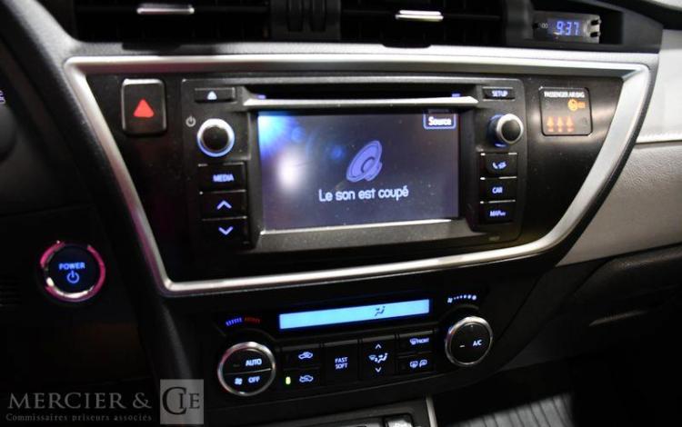 TOYOTA AURIS HYBRID ROUGE DF-583-SA