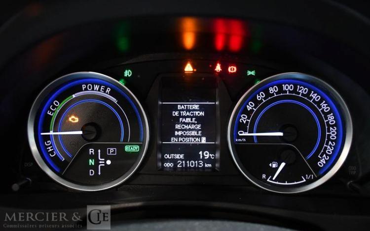 TOYOTA AURIS HYBRID ROUGE DF-583-SA
