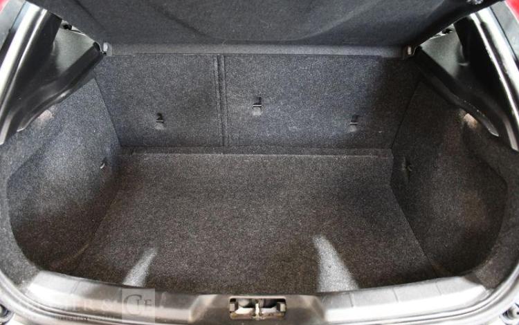 VOLVO V40 1.6 D2 115 MOMENTUM START-STOP GRIS DG-155-FM