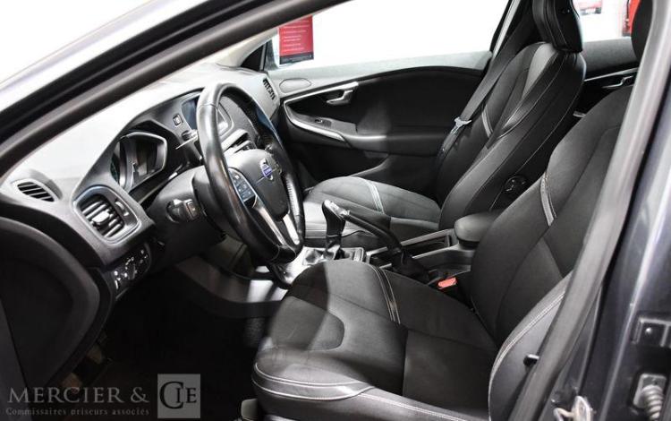VOLVO V40 1.6 D2 115 MOMENTUM START-STOP GRIS DG-155-FM