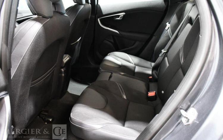 VOLVO V40 1.6 D2 115 MOMENTUM START-STOP GRIS DG-155-FM