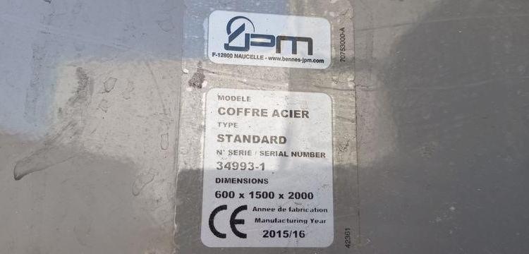 IVECO 35C13 BENNE AVEC COFFRE ACIER DIESEL – 125872 KMS – ANNEE 2015 ROUGE DR-469-QR