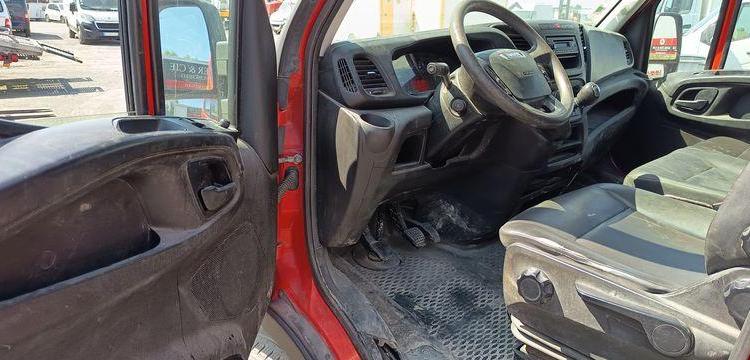 IVECO 35C13 BENNE AVEC COFFRE ACIER DIESEL – 125872 KMS – ANNEE 2015 ROUGE DR-469-QR