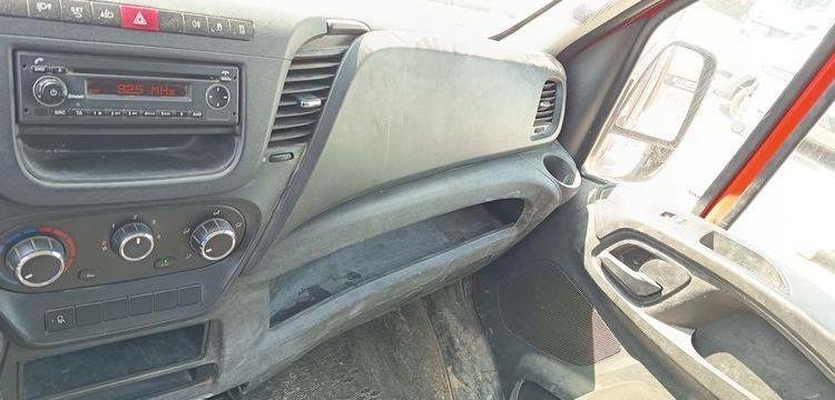 IVECO 35C13 BENNE AVEC COFFRE ACIER DIESEL – 125872 KMS – ANNEE 2015 ROUGE DR-469-QR