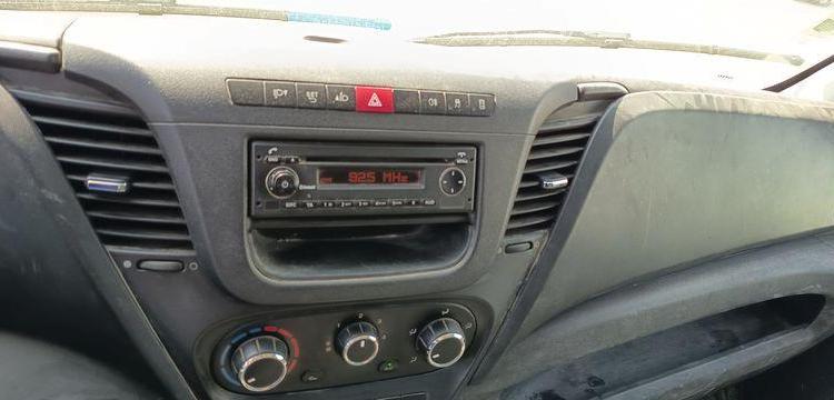 IVECO 35C13 BENNE AVEC COFFRE ACIER DIESEL – 125872 KMS – ANNEE 2015 ROUGE DR-469-QR