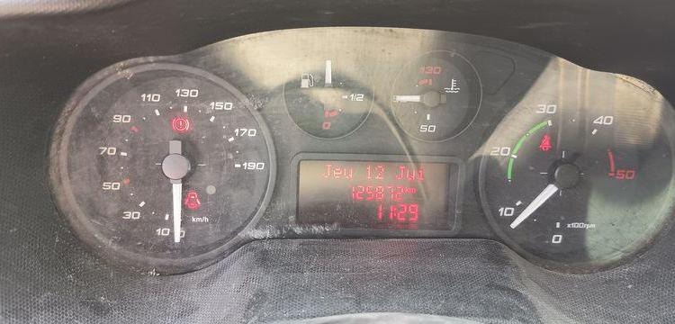 IVECO 35C13 BENNE AVEC COFFRE ACIER DIESEL – 125872 KMS – ANNEE 2015 ROUGE DR-469-QR