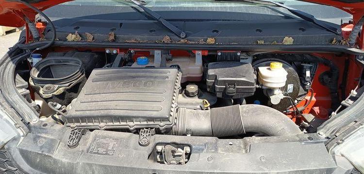 IVECO 35C13 BENNE AVEC COFFRE ACIER DIESEL – 125872 KMS – ANNEE 2015 ROUGE DR-469-QR
