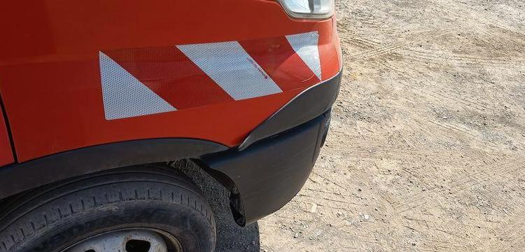 IVECO 35C13 BENNE AVEC COFFRE ACIER DIESEL – 125872 KMS – ANNEE 2015 ROUGE DR-469-QR