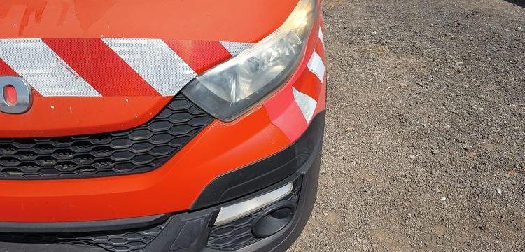 IVECO 35C13 BENNE AVEC COFFRE ACIER DIESEL – 125872 KMS – ANNEE 2015 ROUGE DR-469-QR