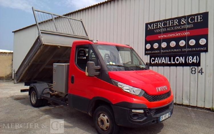 IVECO 35-130 BENNE SIMPLE CABINE COFFRE ROUGE DR-993-QM