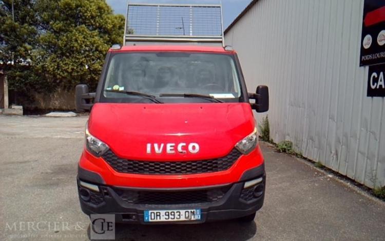 IVECO 35-130 BENNE SIMPLE CABINE COFFRE ROUGE DR-993-QM