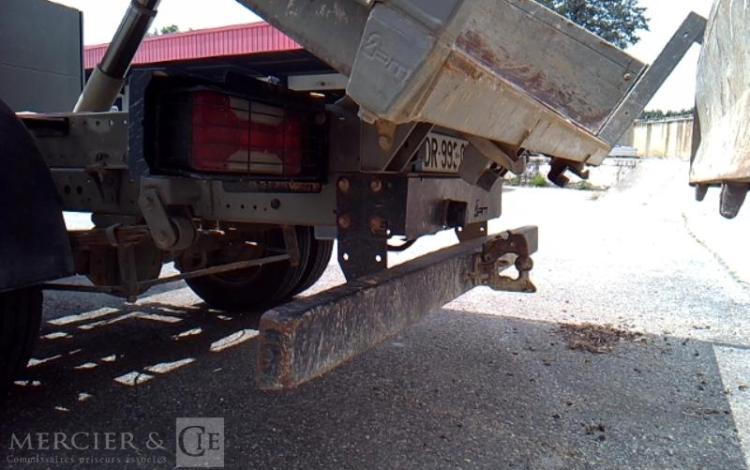 IVECO 35-130 BENNE SIMPLE CABINE COFFRE ROUGE DR-993-QM
