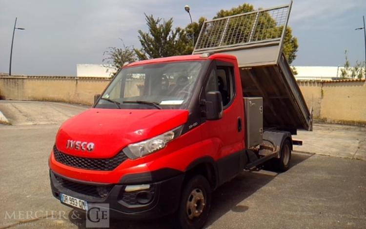 IVECO 35-130 BENNE SIMPLE CABINE COFFRE ROUGE DR-993-QM
