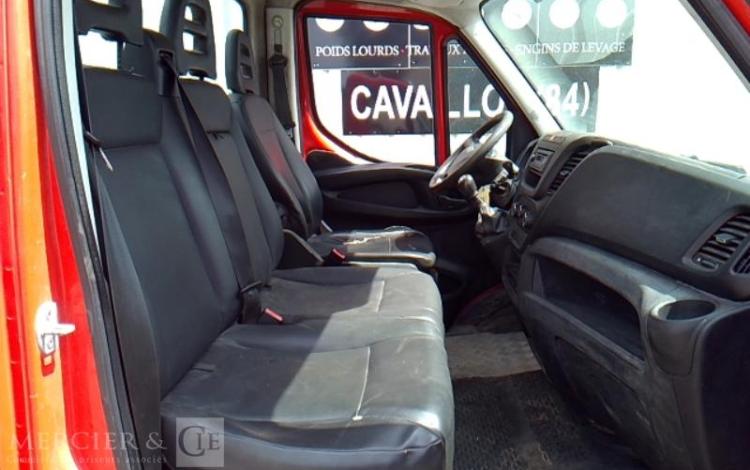 IVECO 35-130 BENNE SIMPLE CABINE COFFRE ROUGE DR-993-QM
