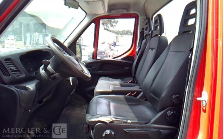 IVECO 35-130 BENNE SIMPLE CABINE COFFRE ROUGE DR-993-QM