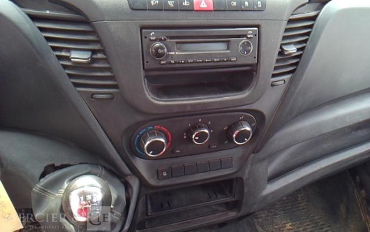 IVECO 35-130 BENNE SIMPLE CABINE COFFRE ROUGE DR-993-QM