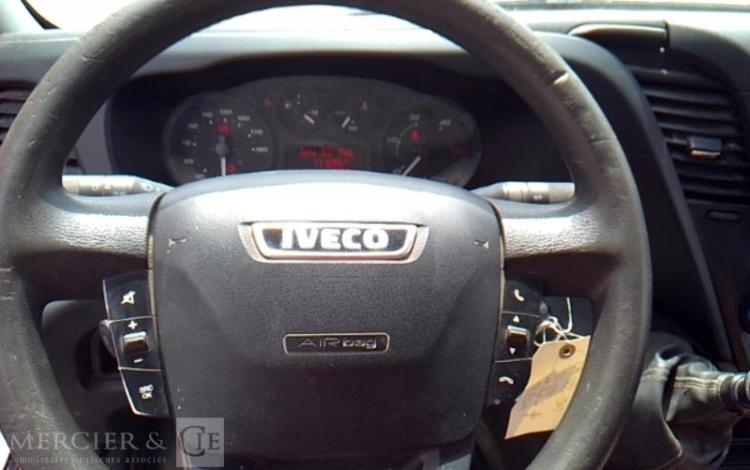 IVECO 35-130 BENNE SIMPLE CABINE COFFRE ROUGE DR-993-QM
