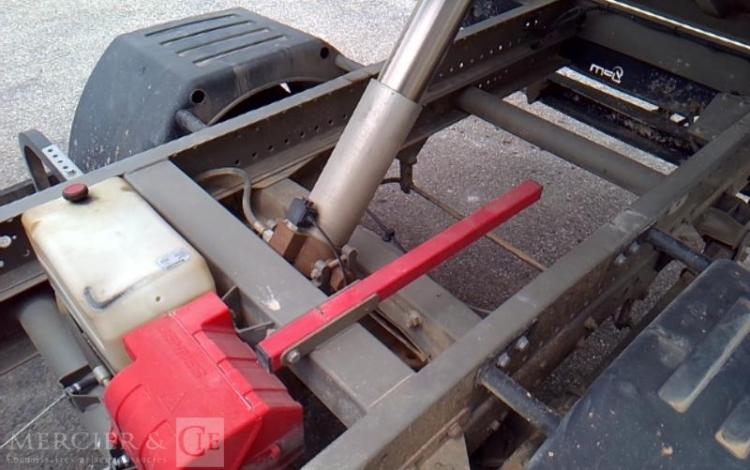 IVECO 35-130 BENNE SIMPLE CABINE COFFRE ROUGE DR-993-QM