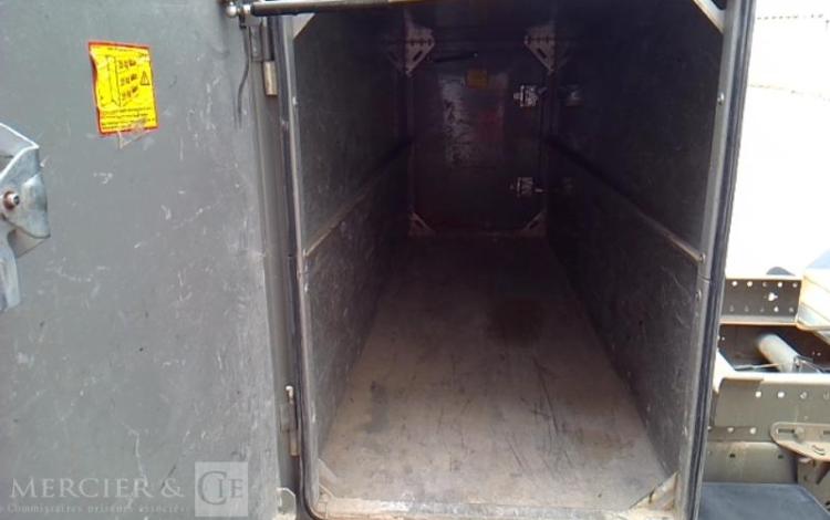 IVECO 35-130 BENNE SIMPLE CABINE COFFRE ROUGE DR-993-QM
