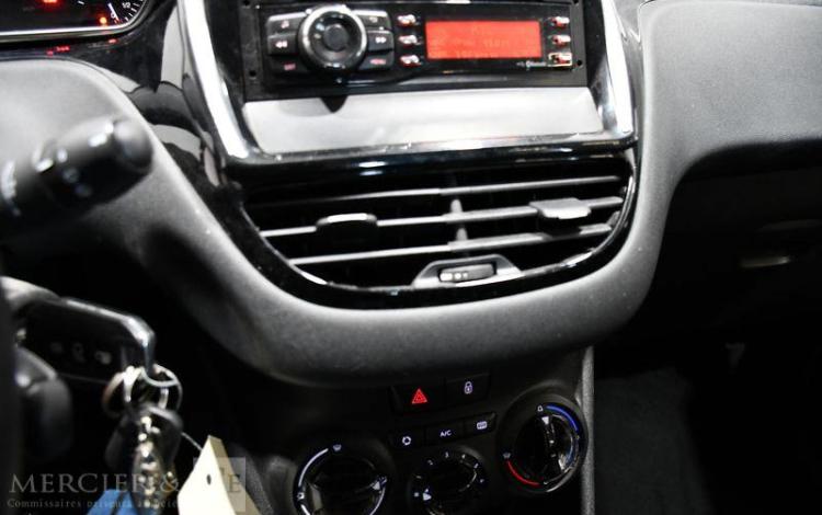 PEUGEOT 208 1,2 PURETECH 80 ACTIVE GRIS DY-626-WP
