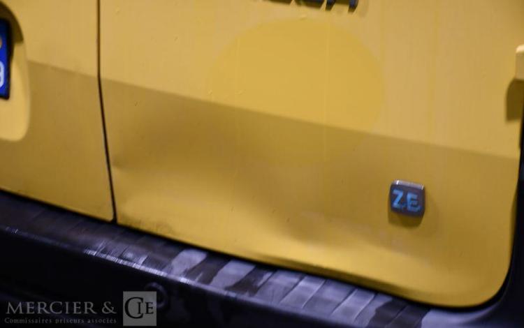 RENAULT KANGOO ZE JAUNE DY-977-CX