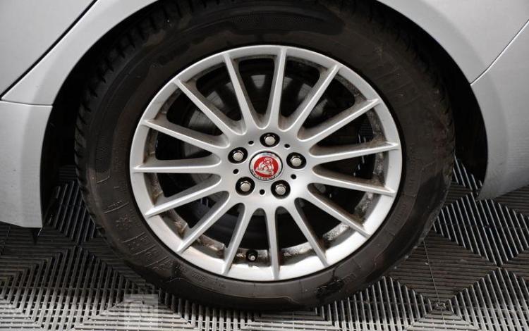 JAGUAR XE 2,0 D 165 E-PERFORMANCE PURE BVA GRIS DZ-591-MH