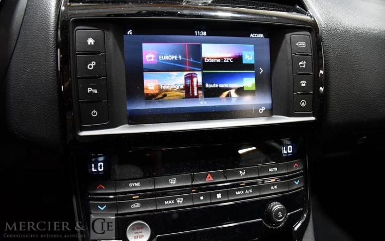 JAGUAR XE 2,0 D 165  BUSINESS BVA GRIS DZ-591-MH