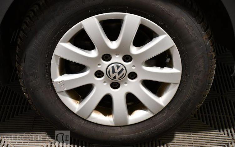 VOLKSWAGEN TOURAN 1,6 TDI105 BUSINESS TRENDLINE 7 PLS GRIS EB-800-SC