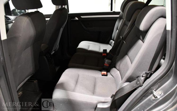 VOLKSWAGEN TOURAN 1,6 TDI105 BUSINESS TRENDLINE 7 PLS GRIS EB-800-SC