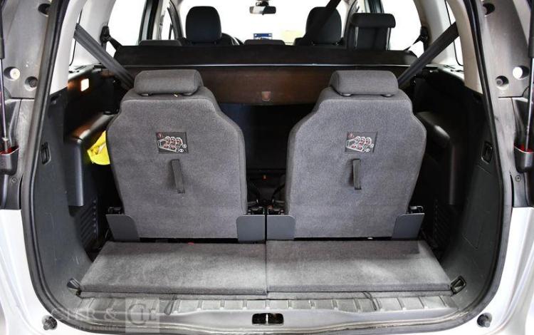PEUGEOT 5008 1,2 PURETECH 130 ACTIVE GRIS ED-367-AM